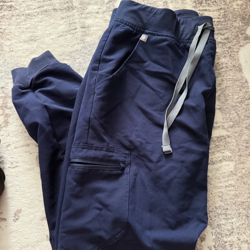 Figs Zamora Jogger Scrub pants. Navy. $30